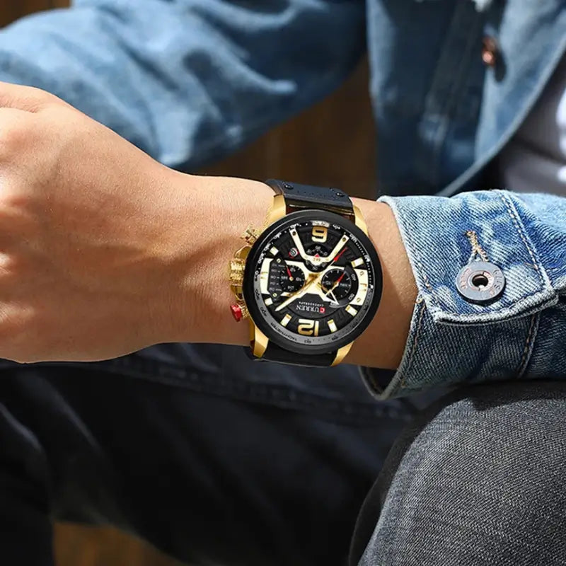 Relógio elegante preto e dourado para homem