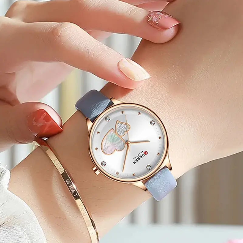 Relógio feminino com bracelete em couro azul