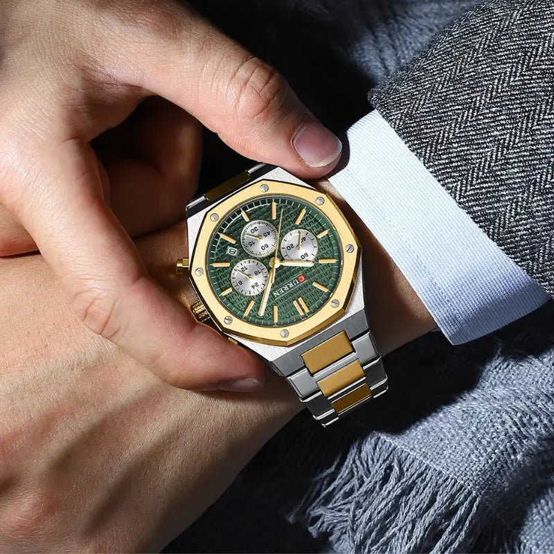 Relógio hexagonal prateado e dourado com mostrador verde para homem