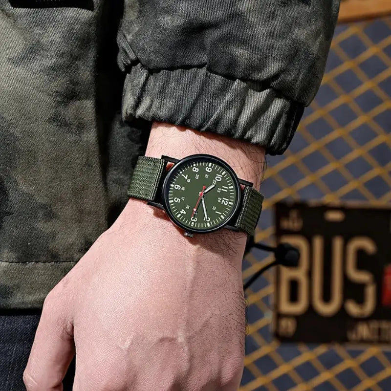 Relógio para homem com bracelete verde
