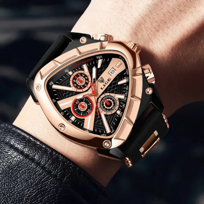 Relógio para homem com caixa triangular ouro rosa