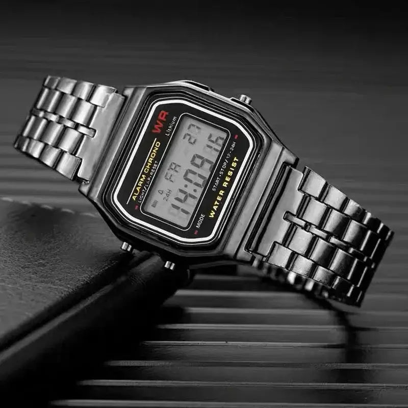 Relógio digital preto em estilo vintage para homem
