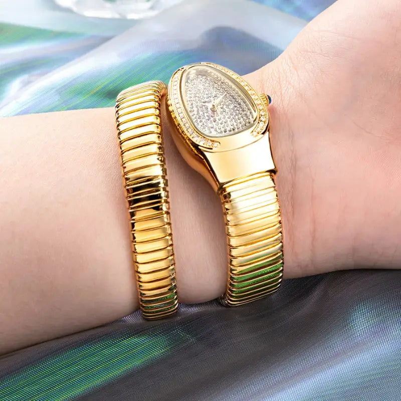 Relógio dourado em forma de serpente para mulher