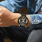 Relógio elegante preto e dourado para homem