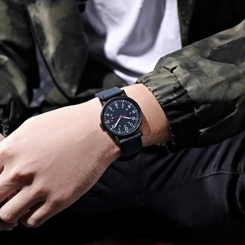 Relógio para homem com bracelete azul