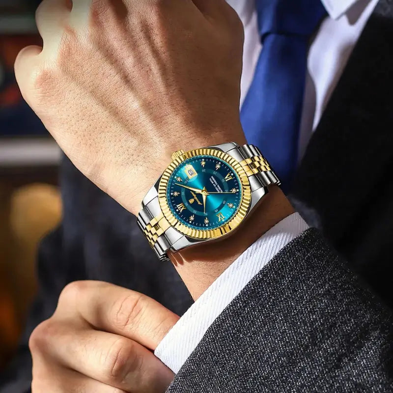 Relógio de luxo prateado e dourado com mostrador azul para homem