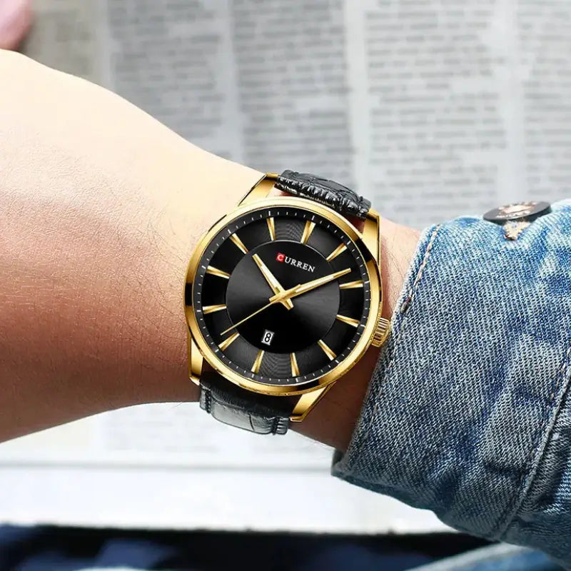 Relógio moderno preto e dourado para masculino