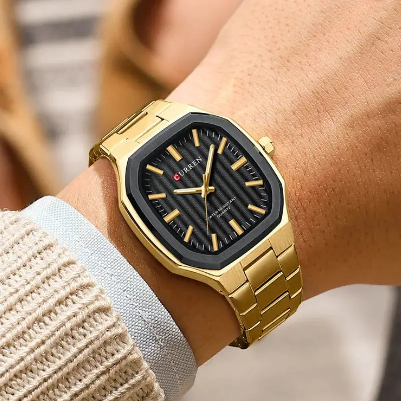 Relógio quadrado dourado em aço inoxidável para homem
